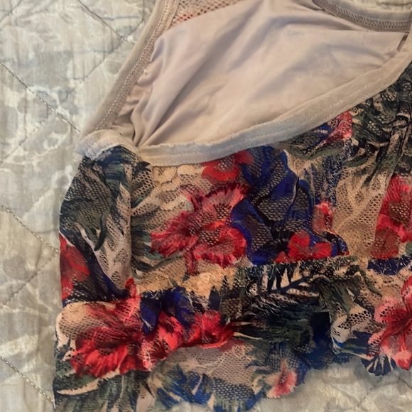 Beautiful flower design lace bralette from Victoria’s Secret pink - Picture 8 of 9